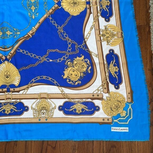 Vtg Franco Laurenti extra large crest themed scarf or wrap - Picture 5 of 11